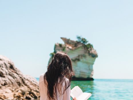 Viagens literárias: 11 roteiros para conhecer o mundo através dos livros
