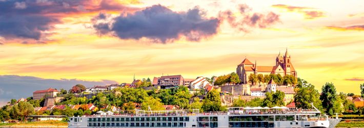 AS BELEZAS DO RIO RENO EM UM CRUZEIRO EM PORTUGUÊS NA EUROPA